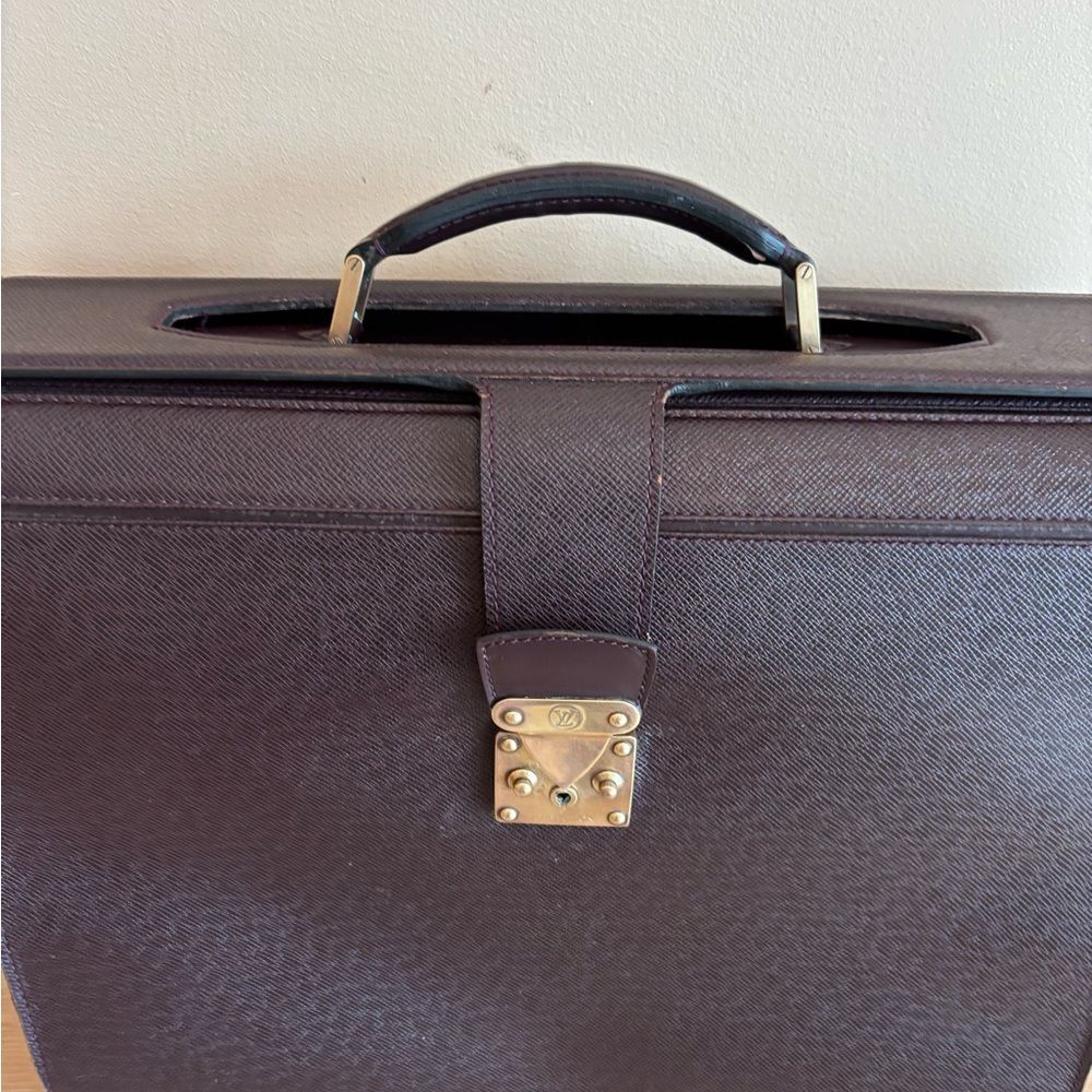 Authentic Louis Vuitton leather taiga briefcase - Picture 2 of 12